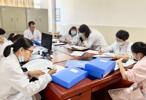 落实医院规章制度,近日,赣州市石城县妇幼保健院副院长邓加运,赖华英