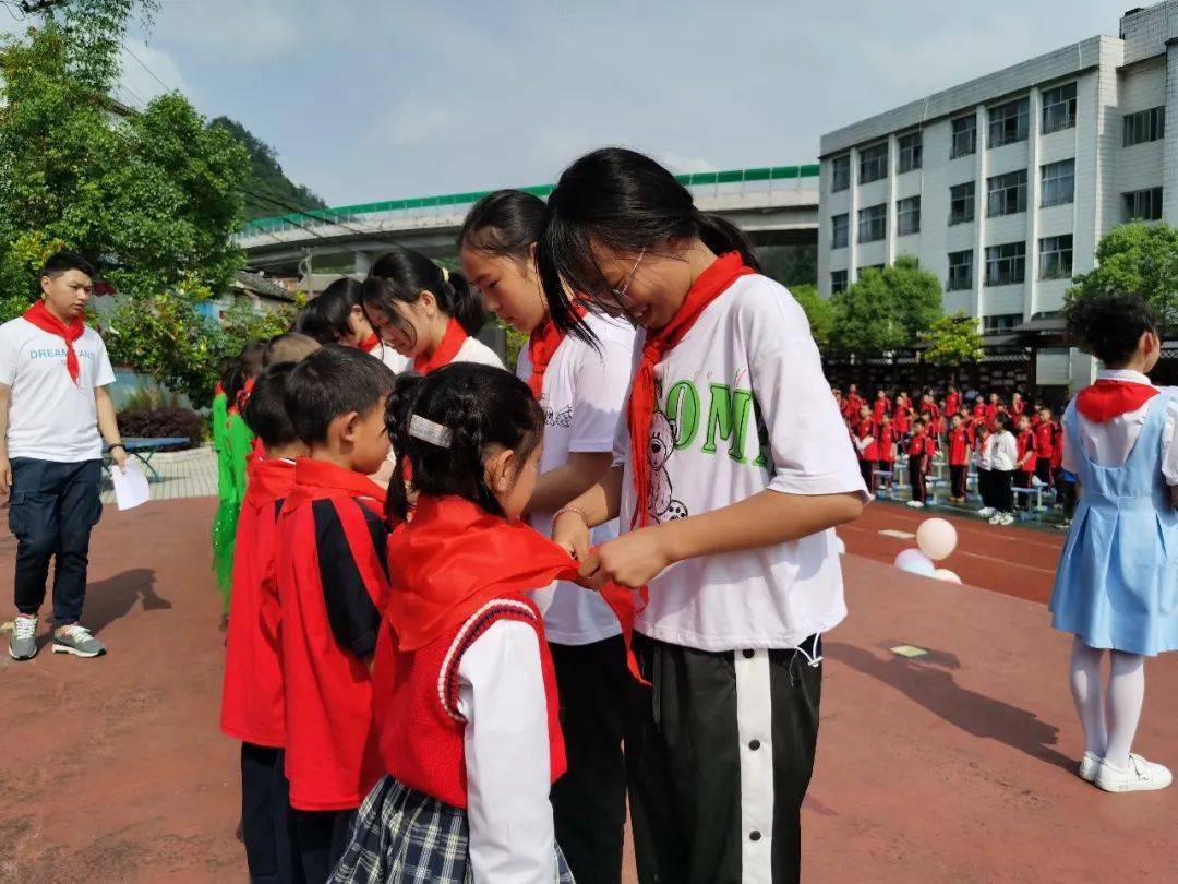 黔江区各少先队组织在六一期间开展丰富多彩的主题队日活动