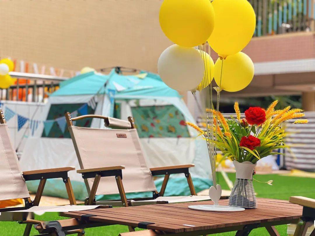芳香四溢的餐吧区,干净整洁的活动场地,气球点缀的缤纷童年,鲜花映衬