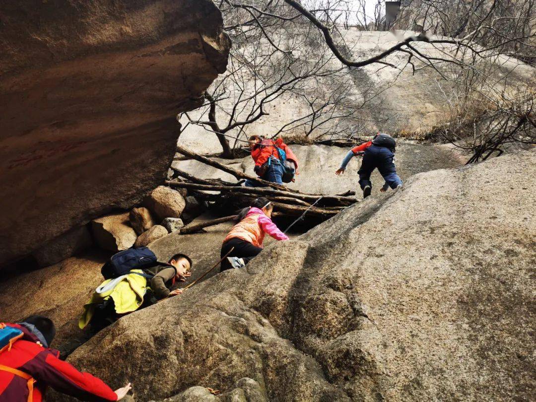 百年征程始于童心中国梦登山队热烈庆祝六一国际儿童节祝所有宝宝们