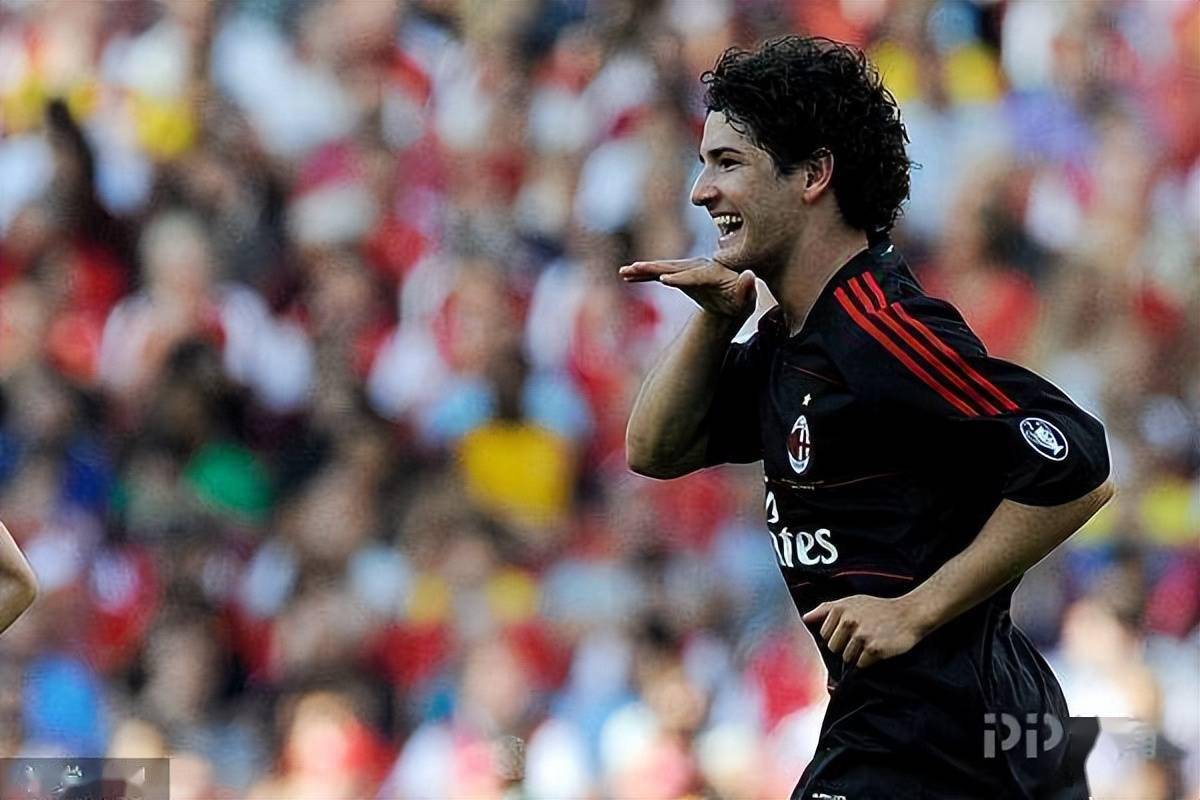 卡福米兰时期没人能防住帕托在他身上我看到了许久未见的潜力