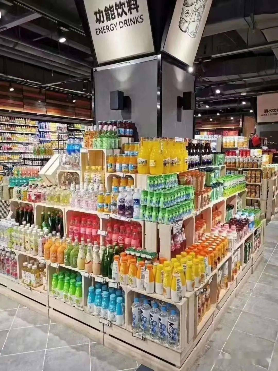 超市酒水饮料陈列图图片