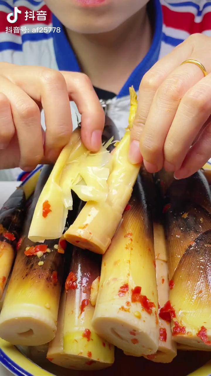 拥有这个手剥笋你就一年四季吃嫩嫩的笋笋了新鲜手剥笋手剥笋开袋即食