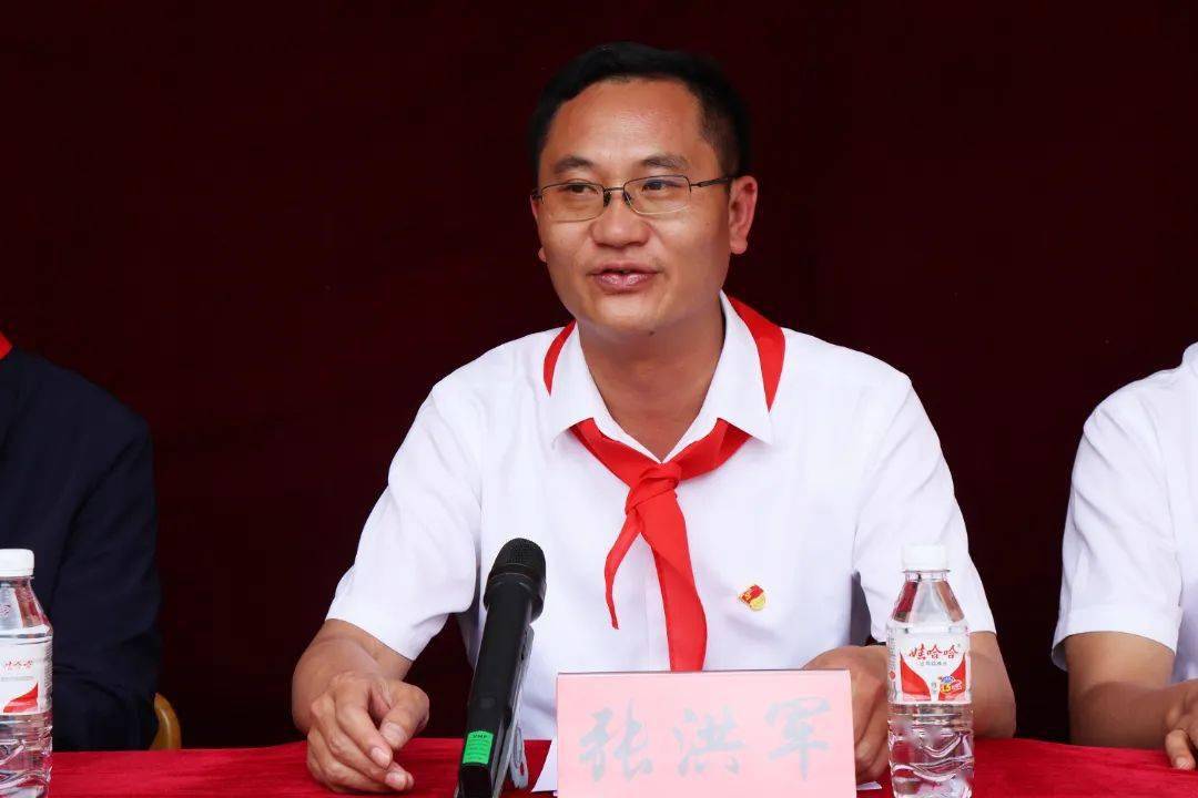 张洪军与鹤庆县金墩乡古乐小学师生欢度六一国际儿童节