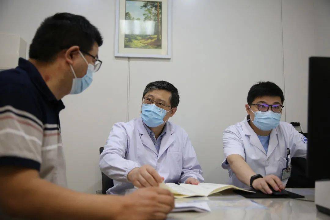 变无头苍蝇嘞,再加上疫情噶厉害,人民医院跟杭州浙二合作,专家都过