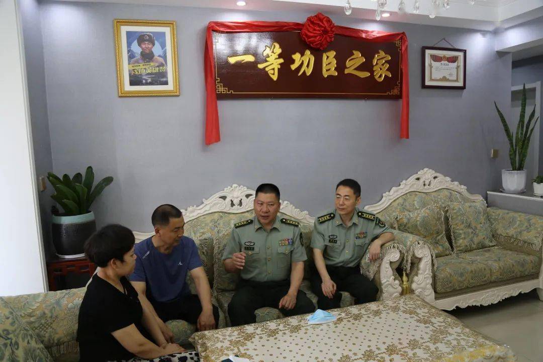 聚焦河南省漯河军分区领导看望慰问王焯冉烈士家属