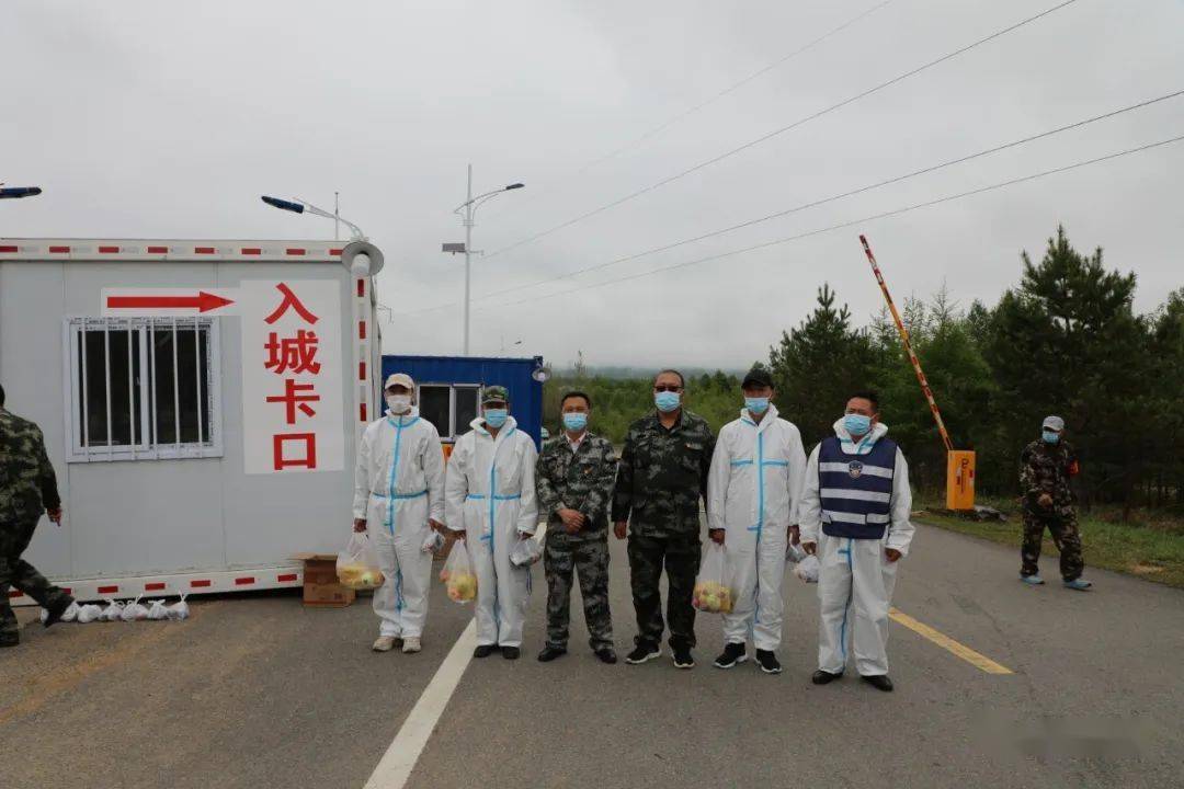 端午送真情佳节传爱心松岭区文旅局携手小扬气镇老干部服务中心开展