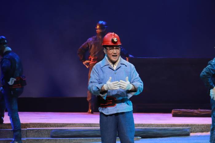 表演奖获得者,梅花奖获得者,二度白玉兰主角奖获得者李君梅领衔主演