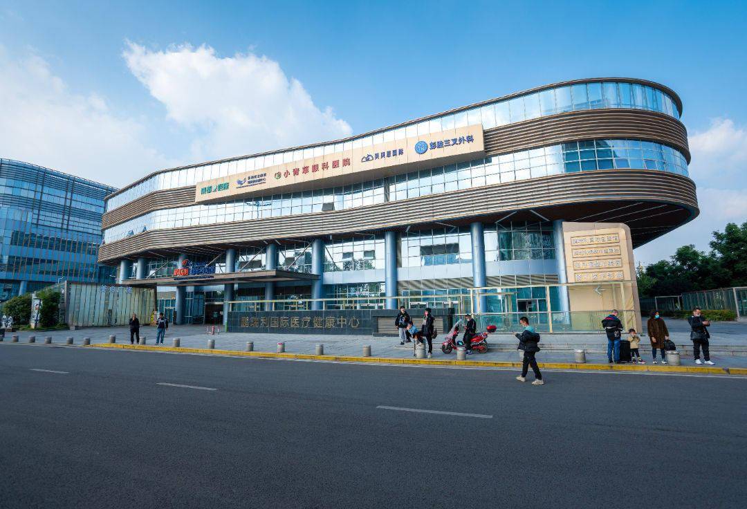 成都鹏瑞利医疗健康中心周年庆送重磅福利￥499秒视力筛查儿童口腔