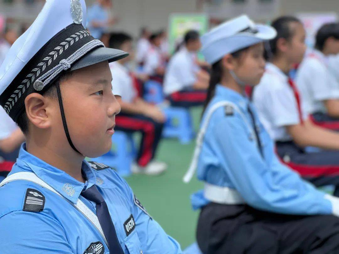 英姿颯爽石岐體育路學校少年交警隊成立