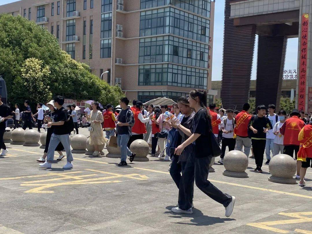 决战高考镇平人请为我们镇平一高二高六高所有的高三考生们加油