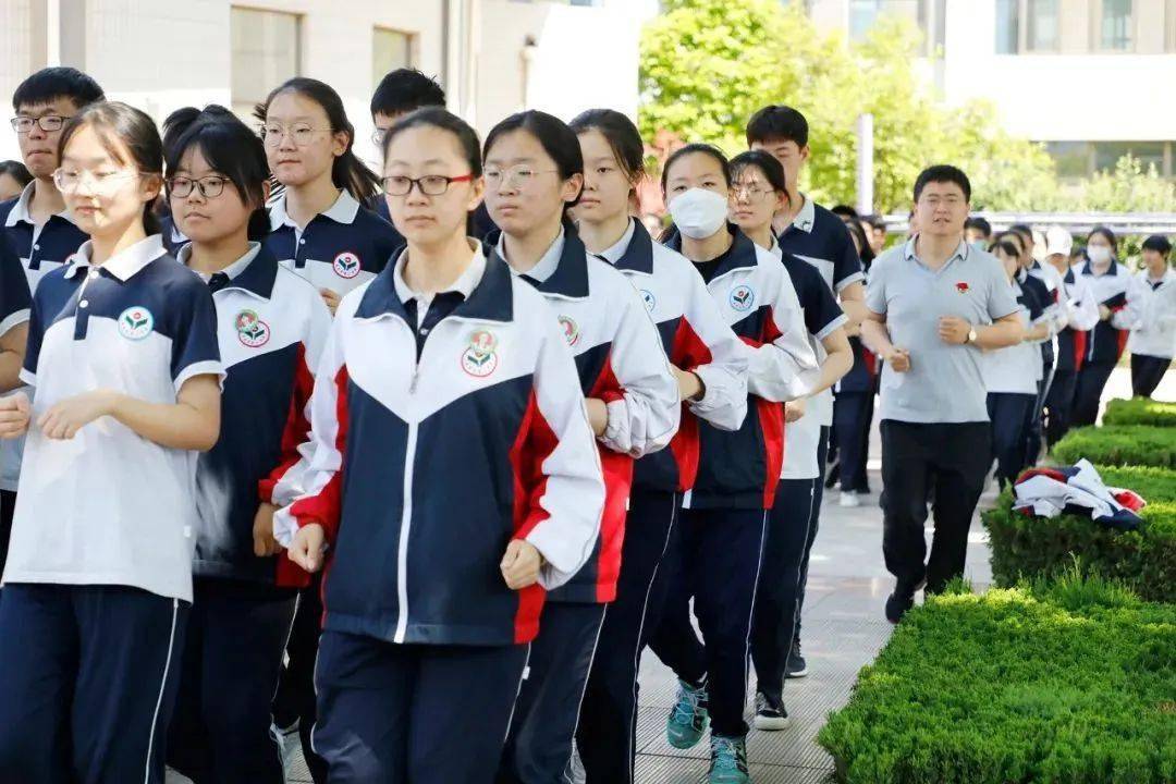 寿光各高中花式出招为高三学子打气