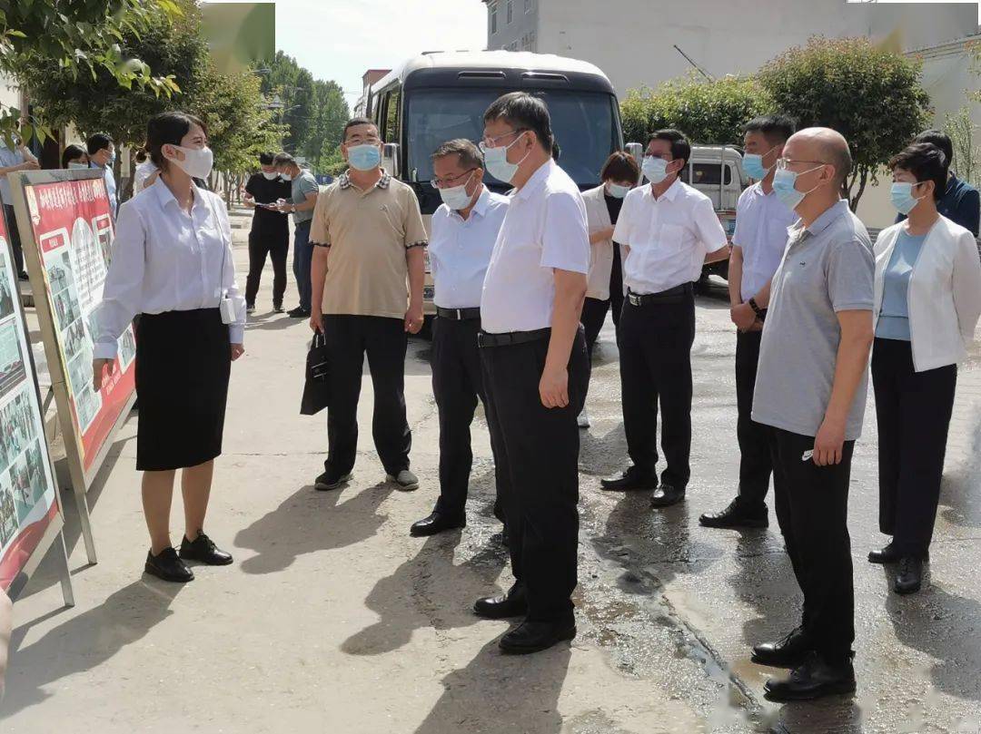 近日,市人大常委会副主任杨立中带领市人大常委会地下水超采综合治理