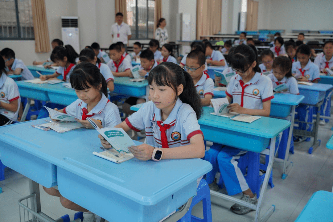 睛彩世界点亮瞳年福州市远洋小学开展全国爱眼日宣传系列活动