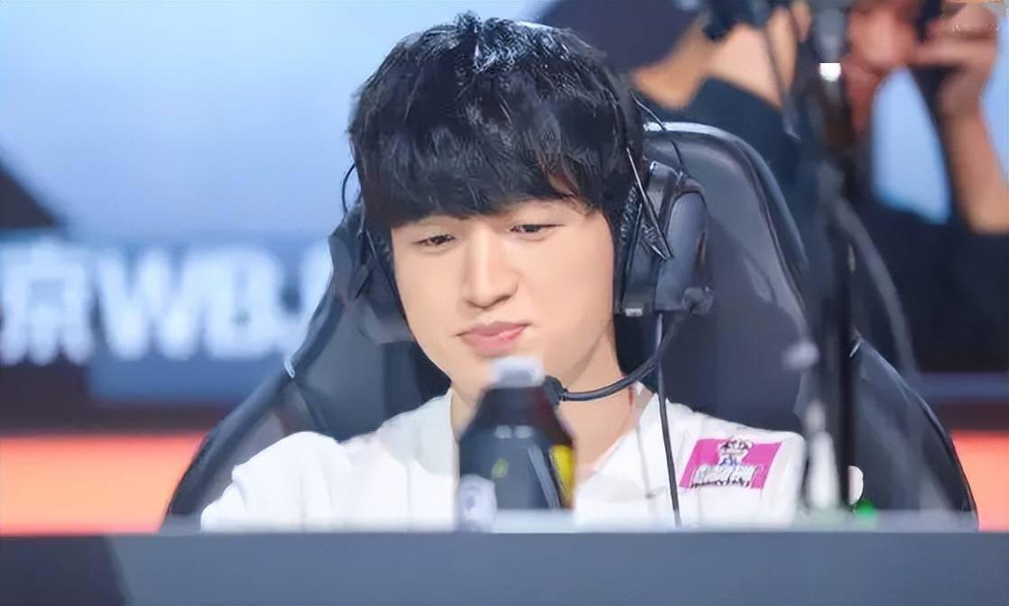 wb神人宣布回家休息,和ag猫神一样,一代坦边天花板落幕