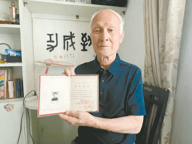 他说,在上世纪60年代大学生凤毛麟角,因此为了参加高考,大家都不怕苦