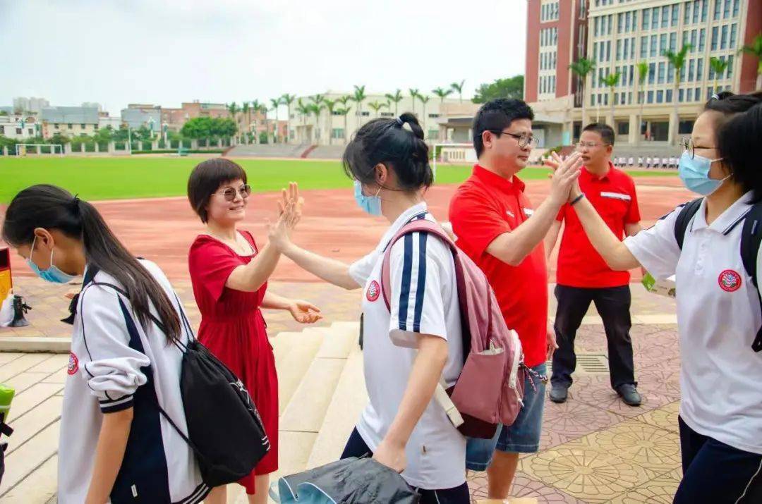 平山中学校服图片