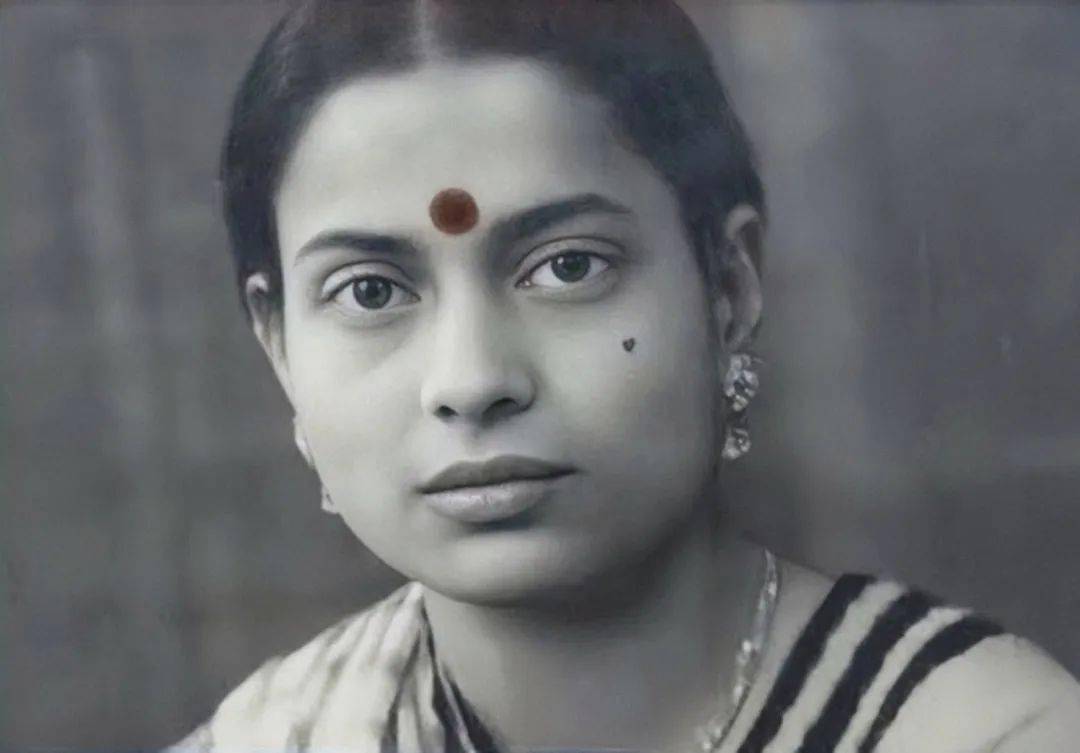 像商品一样被贩卖也无法阻挡她成为女王