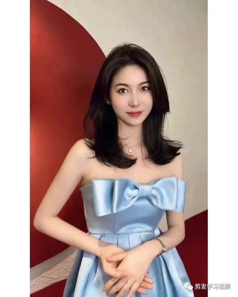 "御姐风锁骨发."_发型_中国_形象