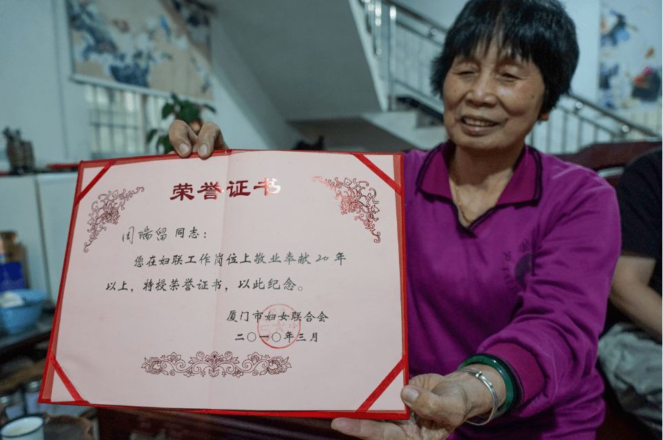 "丽琴的爷爷以前是村里老书记,我以前是村里的妇女主任,丽琴要来村里