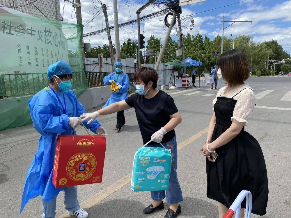昌平封控区"爱心接力"喜迎双胞胎_东三旗村_北七家镇_女士