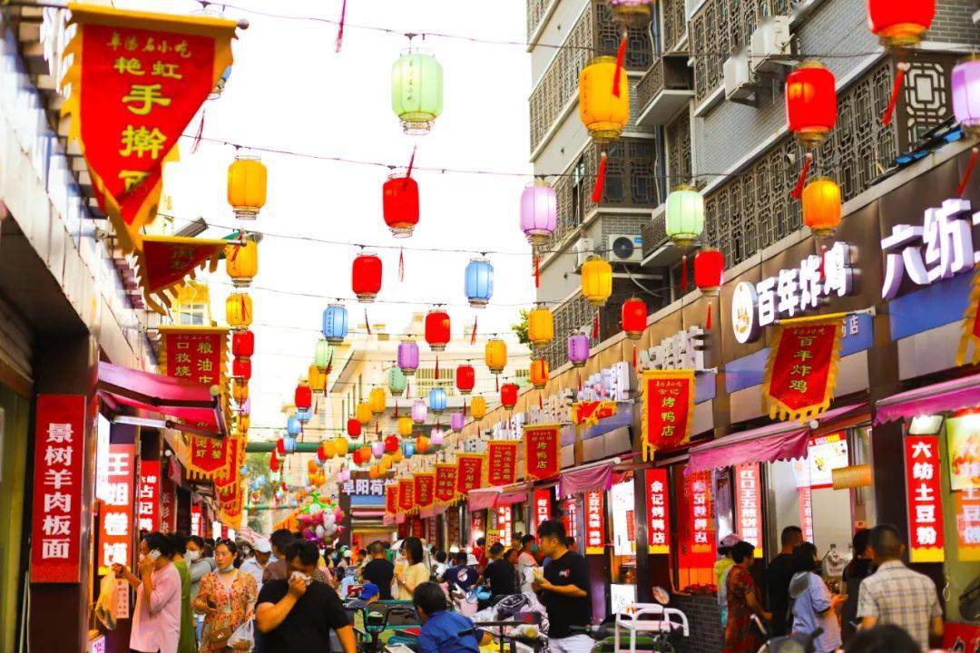 这家连招牌都搞错的锅贴店,附近的人却吃了30年_口味_小吃街_焦香