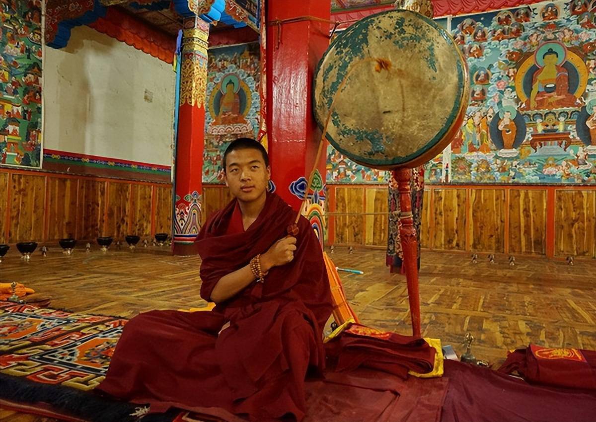 玉树看庙结古寺的僧人为什么光脚走路夏安居怎回事你知道吗