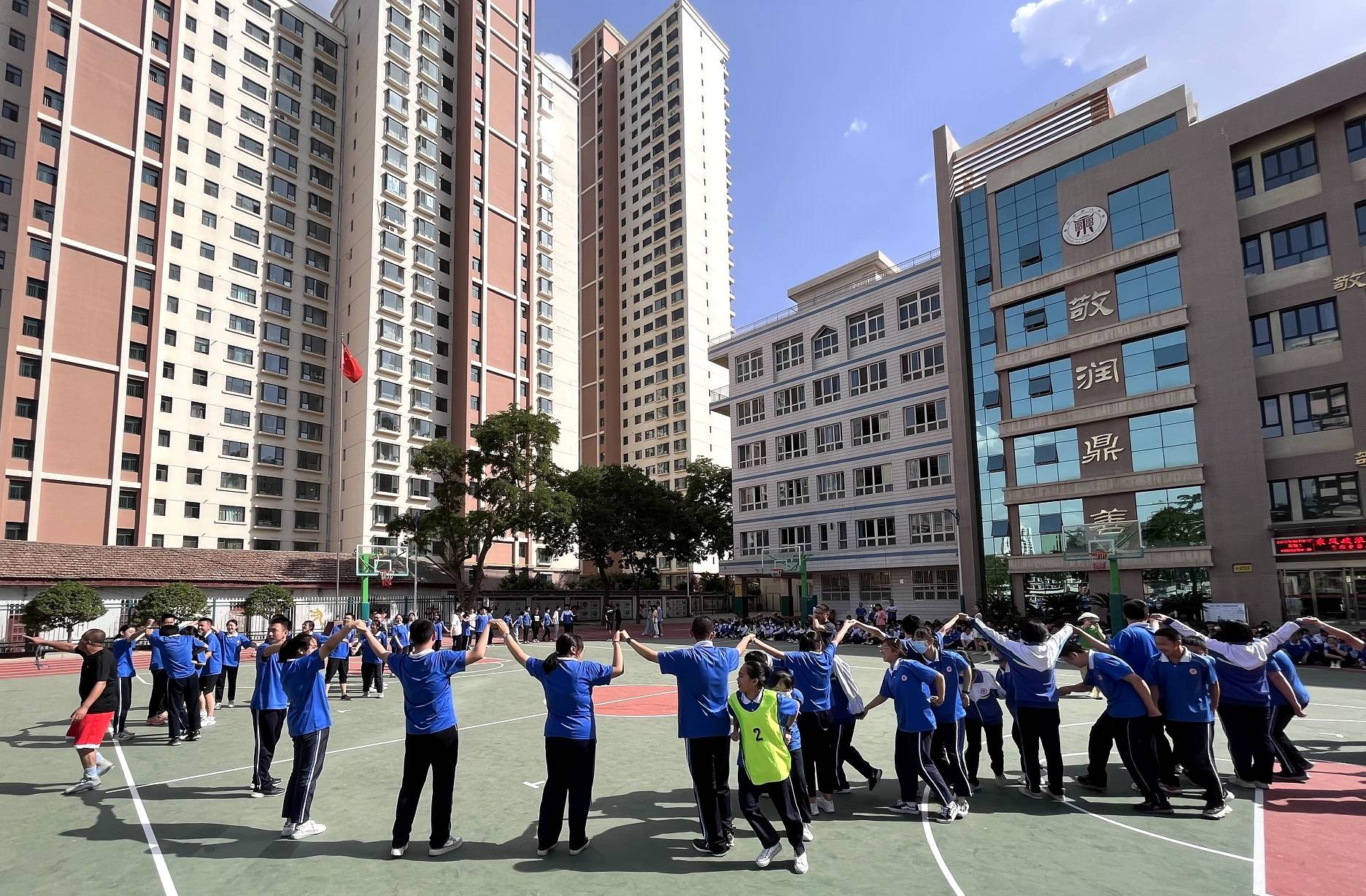 乘风破浪勇往直前兰州八中举行初三大型团辅活动