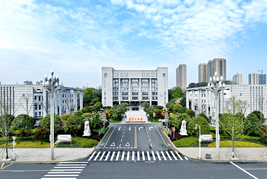 常德经开区拟在湖南大学,中南大学,湖南师范大学,湘潭大学,武汉理工