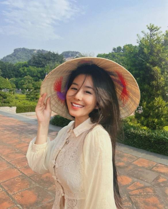 越南性感网红linh nh06美照赏_nh%u_包裹_衣服