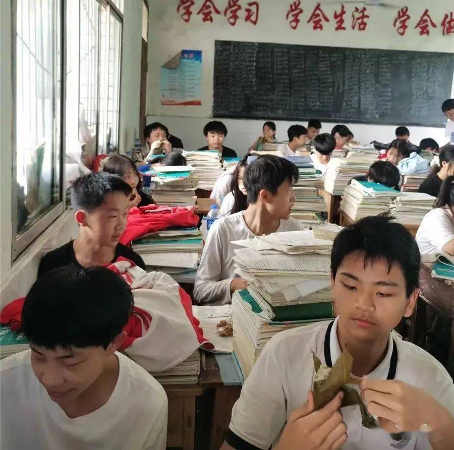 大竹县杨家中学开展主题班团队活动