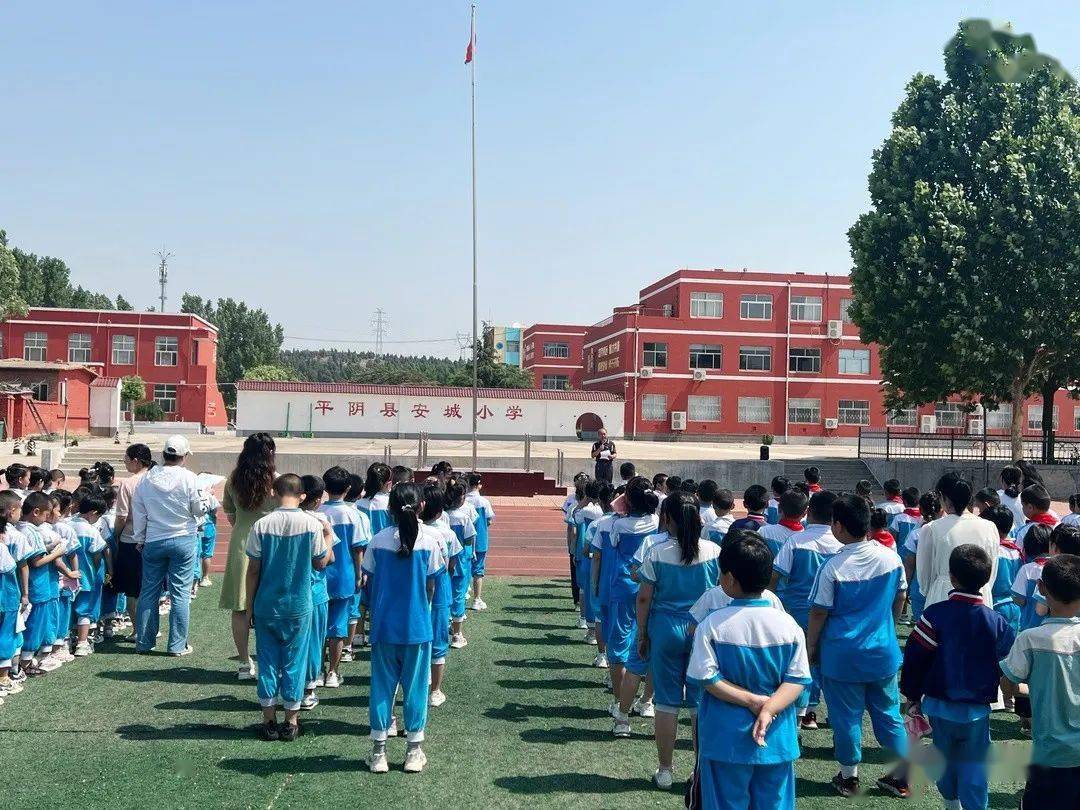 校园时讯警钟长鸣责在肩安全演练筑防线安城小学开展防火防震安全演练