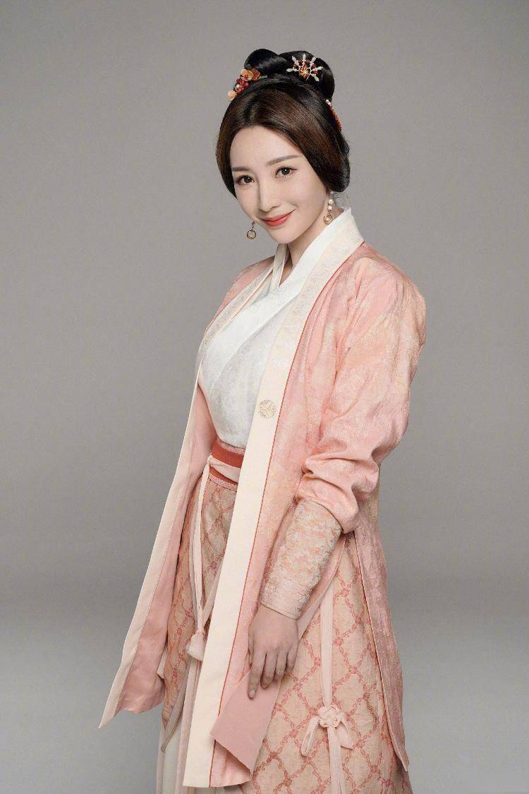 柳岩晒《梦华录》定妆照 古风造型温婉可人_孙三_厅堂_厨房