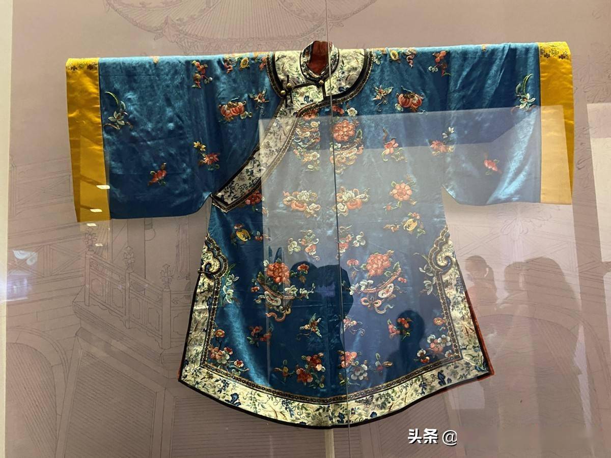 国博清代女装旗人着旗装汉人着汉装