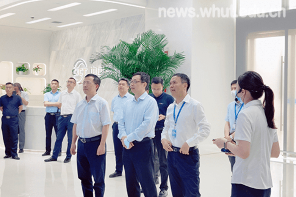 信思金书记杨宗凯校长赴中国信科集团开展访企拓岗交流活动