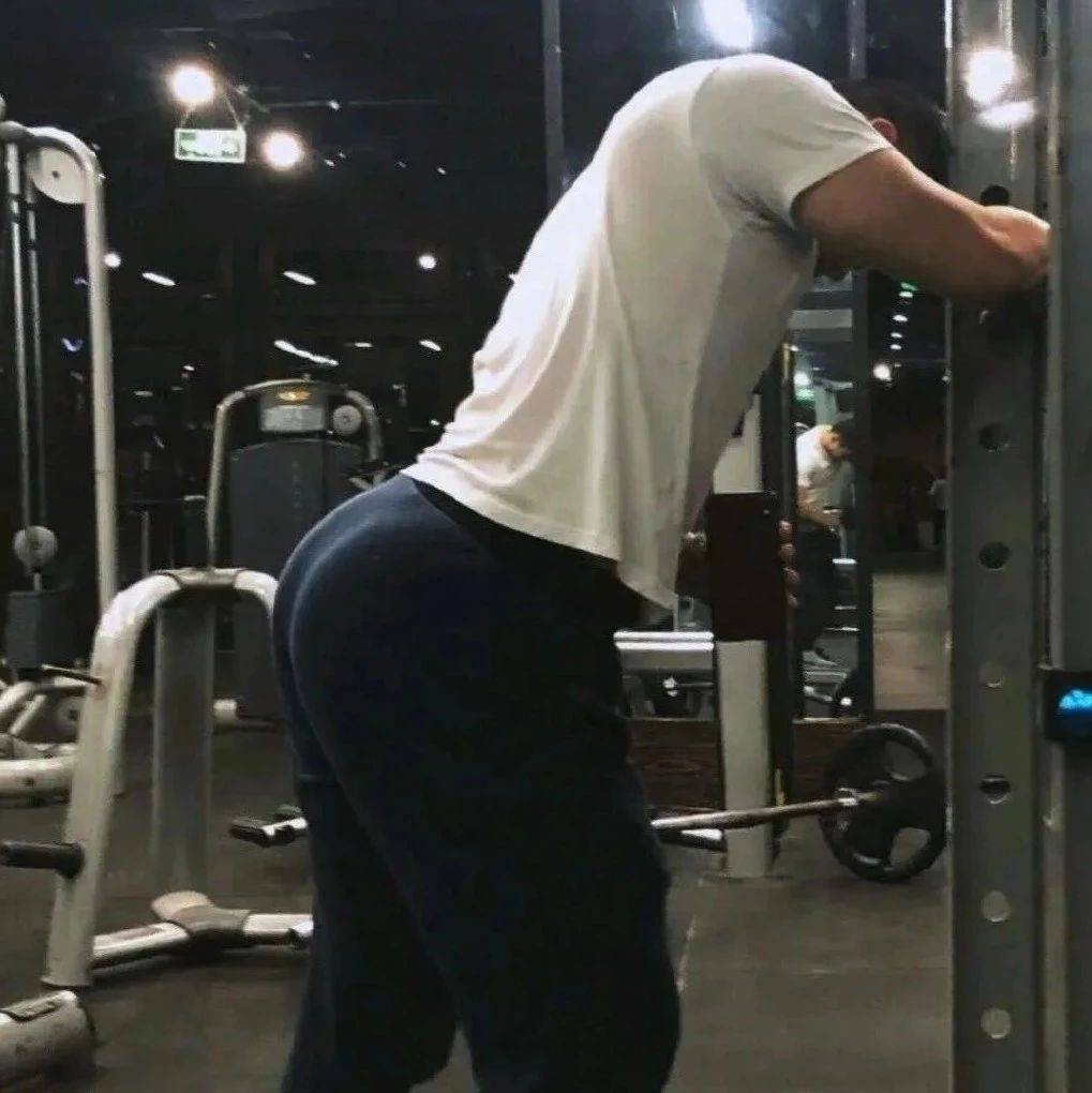 抖音上那些骚气又迷人的翘屁嫩男,都是怎么练的?_训练_肌肉_动作