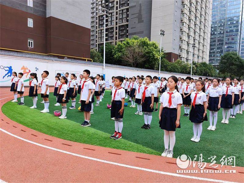 西安市曲江第十四小学交通安全演练