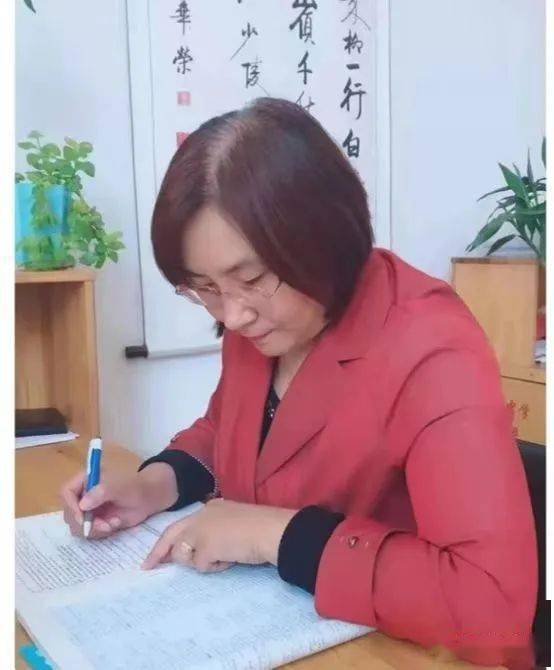 刘红梅资深教师中学高级教师,衡水市优秀教师,衡水市名师,德育先进