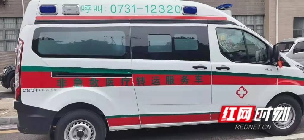 医院门前现真假“救护车” 广大市民应当如何辨别？