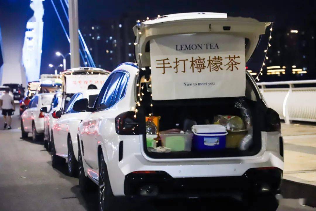 打卡中原路大桥周口后备箱地摊经济的代表