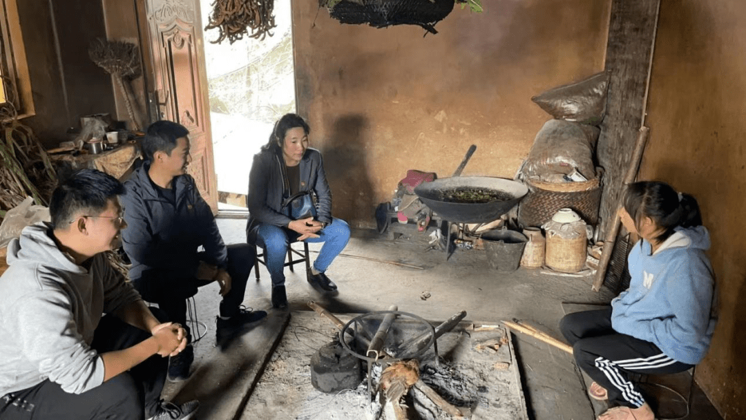 重学习抓落实创一流丹珠村依托大走访大排查活动开展房屋安全隐患排查