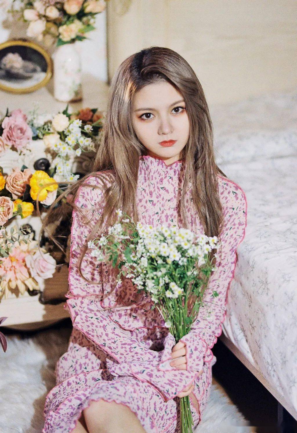 snh48郝婧怡04黄绿色格纹裙,在绿色中带一点恰到好处的黄色,削弱了