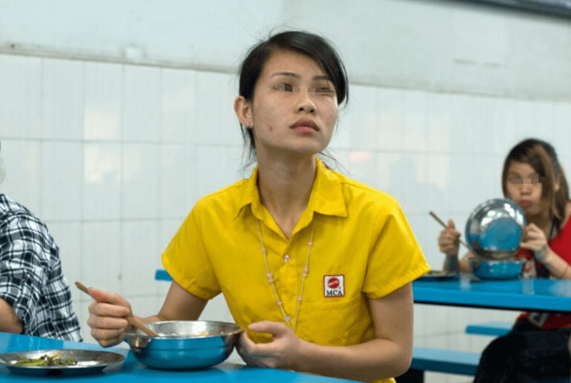 东莞打工妹晒食堂饭夜班只能吃剩菜网友心疼找个好人嫁了吧