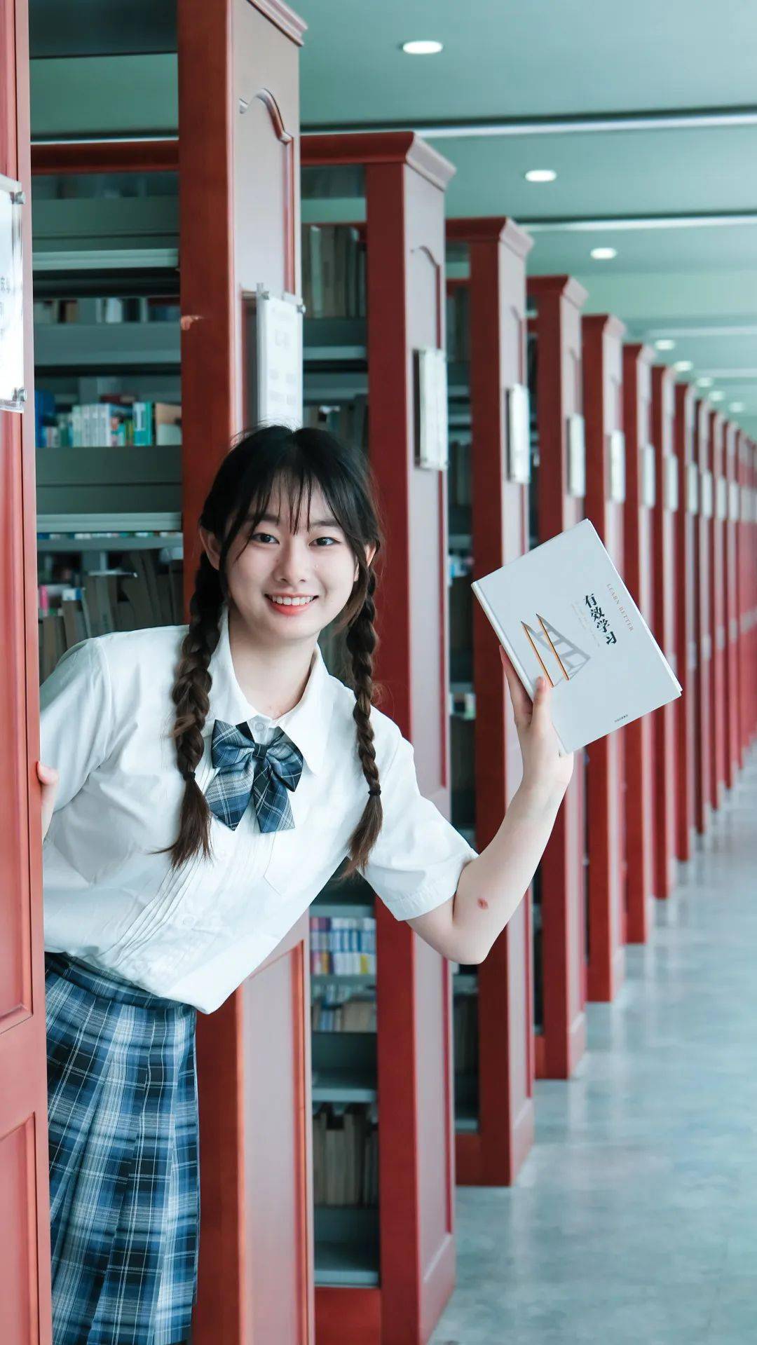 毕业季解锁图书馆毕业照的n种拍法