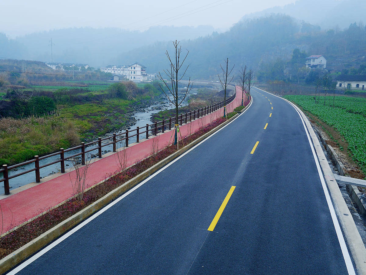 以路兴产促振兴——长阳龙舟坪镇"四好农村路"建设掠影_公路_产业