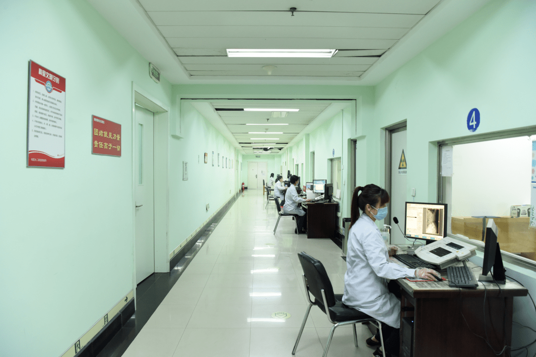 科室成员分别担任中华医学会放射学分会腹部学组,胸组委员;中华医学会