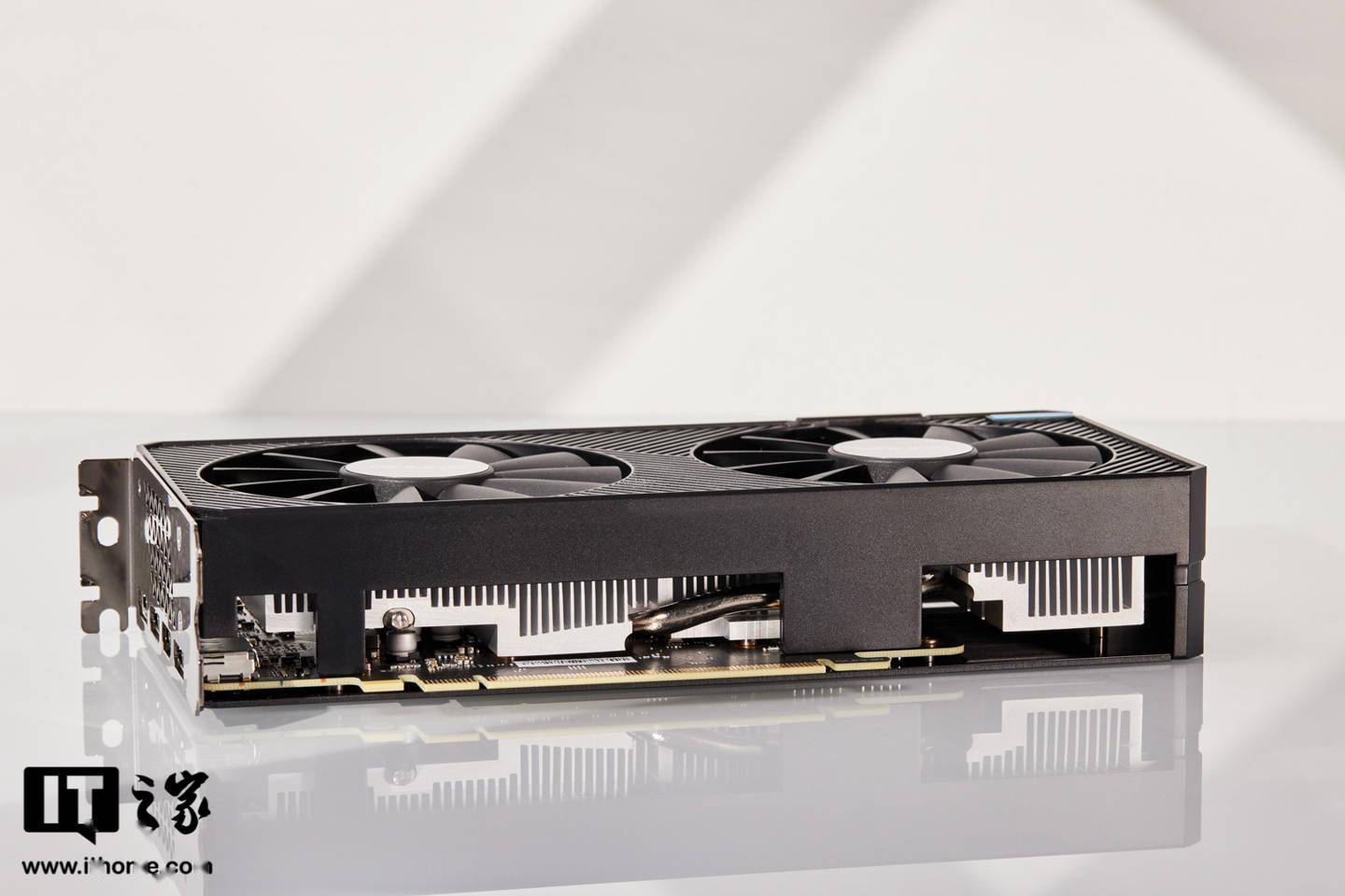 it之家开箱蓝戟英特尔锐炫a380显卡图赏