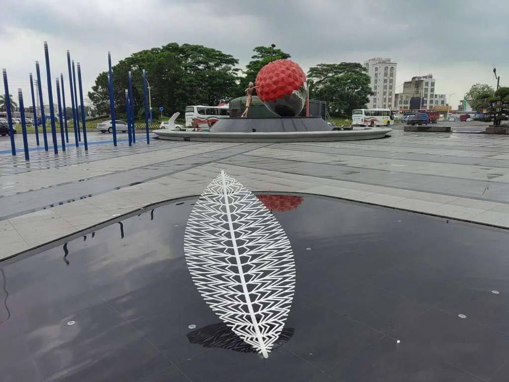 高州荔枝广场妥妥的新地标一起为高州加油投票