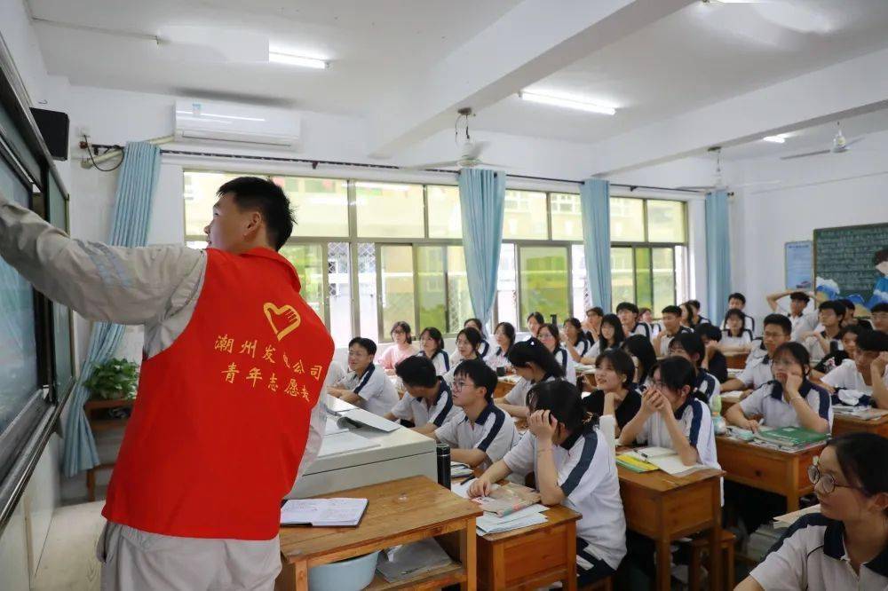 走进柘林中学落实双碳行动共建美丽家园