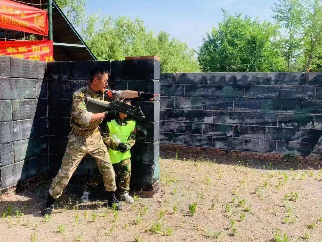 挑战极限战胜自我莱阳市成功举办青少年真人cs竞技比赛